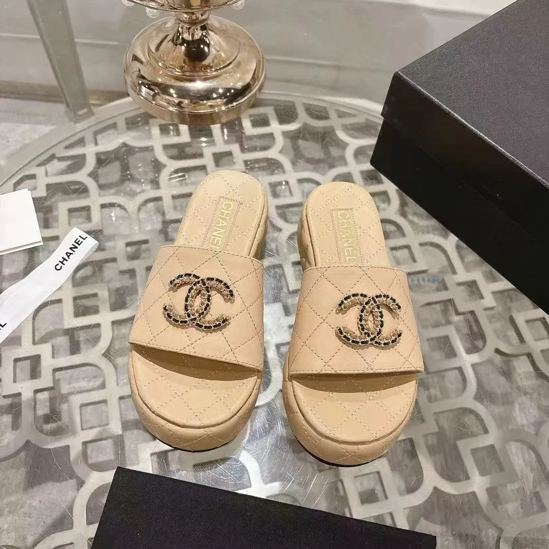 👟👟Ex-factory price 480👟👟 🎉Chanel Chanel 2025 Xiaoxiang C family thick-soled sandals series official website synchronization, classic and elegant, casual wear 🌹🌹🌹🌹Original logo ~ Made of imported sheepskin and C family custom fabrics, a variety of colors for the goddess to choose! ❤️❤️❤️❤️ Code number: 36~40 (35.41.42 customized, non-returnable) Color: 5 colors;